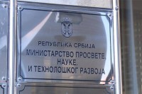 Три случаја вируса корона у Министарству просвјете Србије