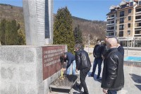 Фоча: Положено цвијеће и прислужене свијеће поводом дана фочанских бригада