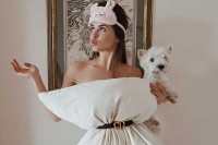 Novi Instagram trend: Influenserke umjesto haljina nose jastuke