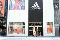 Adidas pretrpio veliki pad proizvodnje i prihoda