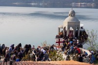 Tivat pod blokadom, meta policije krstionica na Miholjskoj prevlaci (VIDEO)