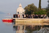 Sveštenstvo i vjernici u Crnoj Gori čuvali krstionicu od rušenja