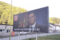 Srebrenica: Ponovo postavljen bilbord sa likom Vučića