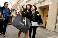 Кинески купци спас за луксузне брендове?