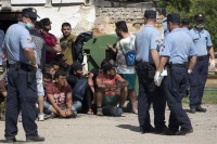 Kažnjena dva hrvatska policajca zbog povređivanja migranta