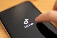 “Bezbjednosni rizik”: Amazon traži od zaposlenih da obrišu TikTok sa telefona