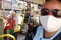 Погрешна маска, госпођо: Фотографија из аутобуса изазвала урнебесне реакције...