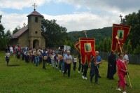 Služena poljska molitva i parastos kod manastira u Rožnju