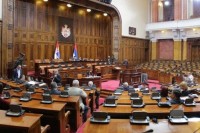 Srbija dobija novi parlament, poslanici polažu zakletvu