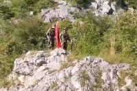 Albanska zastava na izletištu u Srbiji, uklonila je vojska VIDEO