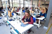 Epidemija prepolovila zaradu u tekstilnoj industriji u Srpskoj: Proljećna kolekcija ostala na lageru