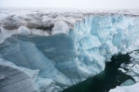 Нове пукотине леденог покривача “Милн” на Арктику