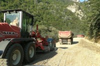 Dečani: Uprkos zabrani nastavljena izgradnja puta kroz imanje manastira