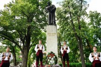 У Бањалуци и Београду положени вијенци на споменик Петру Кочићу