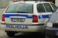 Prevozio migrante pa udario u policijski auto