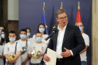 Vučić: Ujedinjeni i složni Srbi mogu da prevaziđu sve nedaće