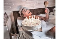Индира Левак за 47. рођендан била гола у кади, муж је баш изненадио