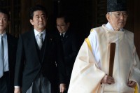 Bivši premijer Japana posjetio kontroverzni hram da o ostavci "obavijesti duhove"