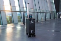 Направљен роботизовани кофер који помаже слијепим људима у путовању (ВИДЕО)