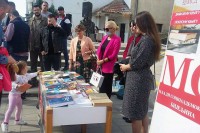 Bijeljina: Mladi socijaldemokati promovisali značaj čitanja i obrazovanja