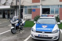 Postavljena bomba pod automobil u Sokocu, policija traga za počiniocem