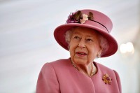 Краљица Елизабета помиловала затвореника који је зауставио терористу на Лондонском мосту