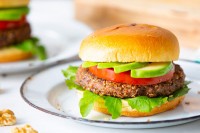 Nazivi "veganski burger" i ''veganska kobasica" uskoro bi mogli biti zabranjeni u EU