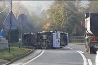 Kladanj: Jedna osoba povrijeđena u sudaru dva vozila