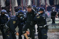 Нереди на протестима у Словенији: Повријеђена четири полицајца, ухапшена четири демонстранта