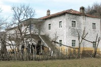 Sukob među Albancima zbog “Žute kuće”