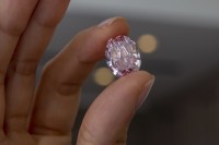 Риједак ружичасти дијамант продат за 26,6 милиона долара