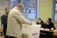 Kasnilo otvaranje pojedinih biračkih mjesta, u Banjaluci tenzije sa posmatračima, prekinuto glasanje u Suhači