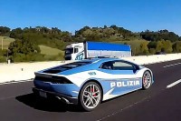Италијанска полиција Ламборџинијем доставила бубрег, Хуракан за два сата прешао 489 км