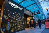 Amazon će radnicima isplatiti bonuse do 300 dolara, ali ako tu budu radili tokom cijelog decembra