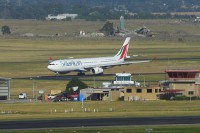 Мелбурн: Слетjели први страни путници послије пет мјесеци