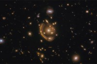 Хабл снимио један од највећих и најкомплетнијих „Ајнштајнових прстенова" икада виђених до сада