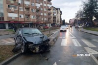 Saobraćajna nezgoda u Bijeljini: Automobilom uletio u baštu kafića