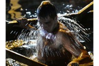 Bogojavljenje u Rusiji: Sveta tradicija kupanja u ledenoj vodi VIDEO