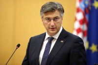 Plenković najavio popuštanje mjera u školstvu i sportu