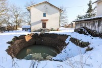 Na Baniji sve više otvorenih rupa u zemlji posle zemljotresa