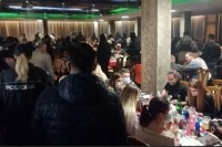 Vlasnik restorana "Bosna" na Ilidži kažnjen sa 2.500 KM zbog žurke na kojoj je bilo 210 ljudi