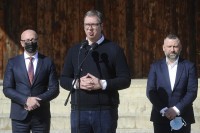 Vučić najavio finansijsku pomoć za Srbe na KiM