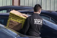 Akcija "Rudnik": SIPA pretresa stan policijskog inspektora osumnjičenog za primanje mita