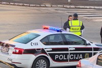 U sudaru kamiona i automobila jedna osoba poginula, četiri povrijeđene