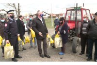 Свјетлом на трактору до веће безбједности у саобраћају