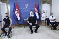 Plenković,Beroš i Jandroković primili  AstraZeneka vakcinu