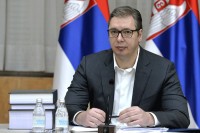 Vučić: Penzioneri će dobiti na poklon paket vitamina