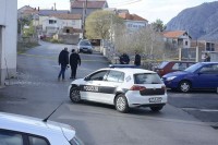 Bačena bomba ispred porodične kuće u mostarskom naselju Pasjak