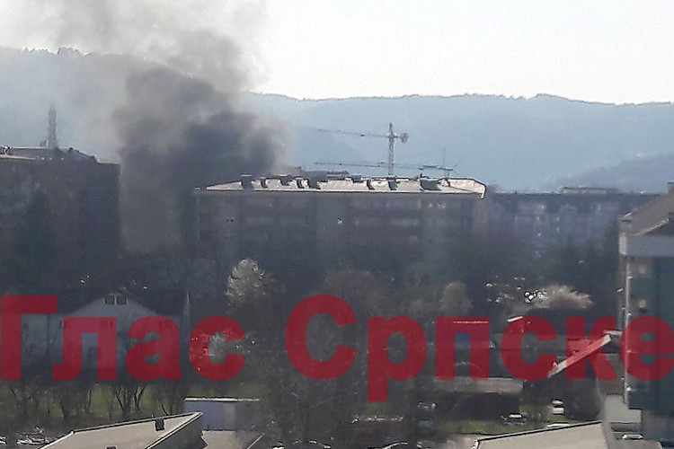 Banjaluka: Gori automobil u ulici Slobodana Kusturića