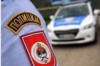 Vozio neregistrovan automobil, odbio da se zaustavi pa vrijeđao policiju